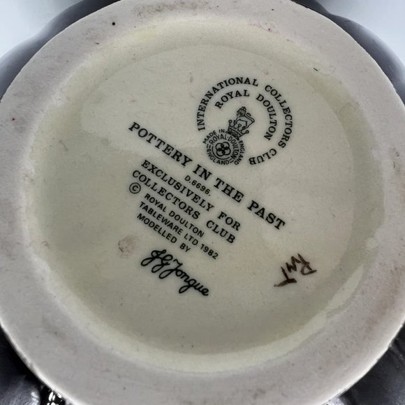 Royal Doulton Large Cup D6696 Pottery In The Past Collectors Club 1982 - Picture 3 of 9